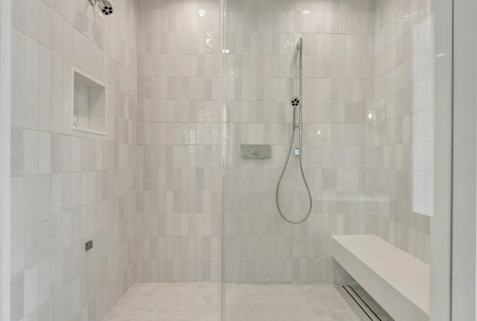 4 bed, 4.0 bath, 4084 sqft, $9,000 — Photo 4