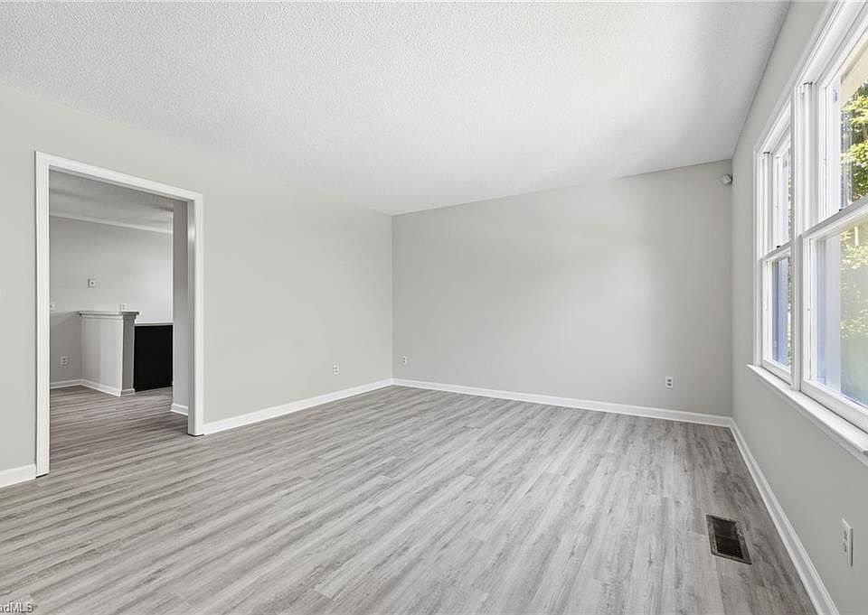 1st image of 3319 Argyle Ln