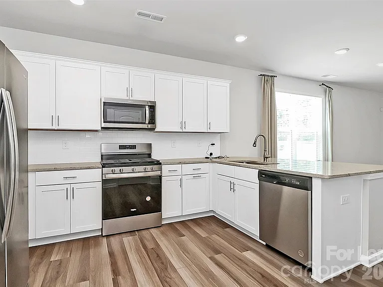720 Herlong Ave — Photo 8