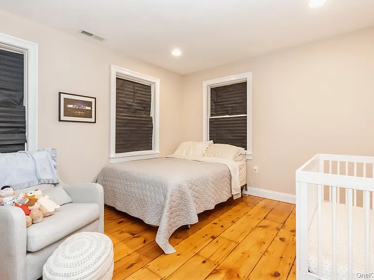 120 Verplanck Ave — Photo 25