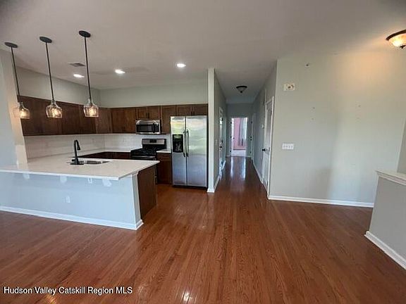 3rd image of 106 Commons Lane