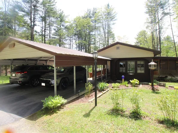 35 Big Oak Dr, Painted Post, NY 14870