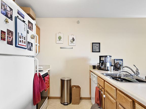 4th image of 110 S 2nd St