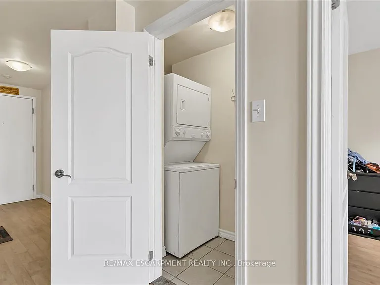 135 James St S #1503 — Photo 10