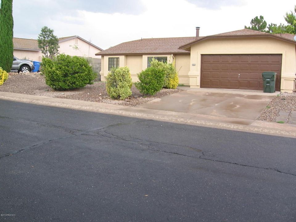 1st image of 2555 Canyon Crest St