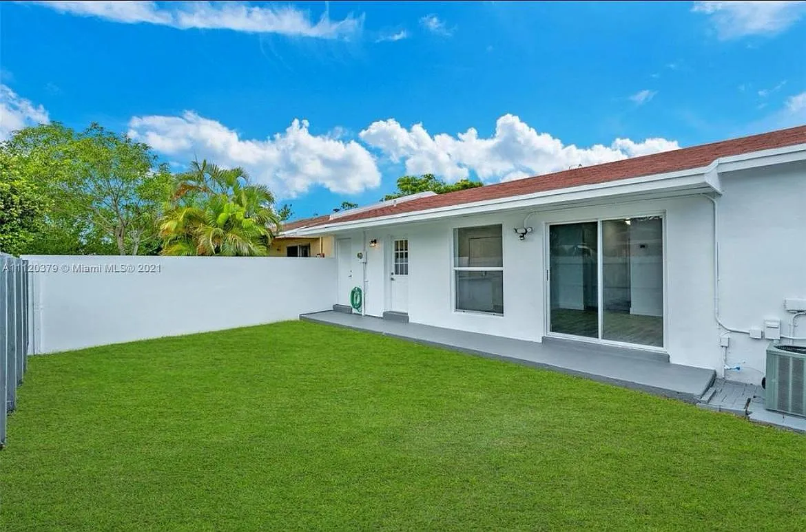 SW 51st St, Miami — Photo 3