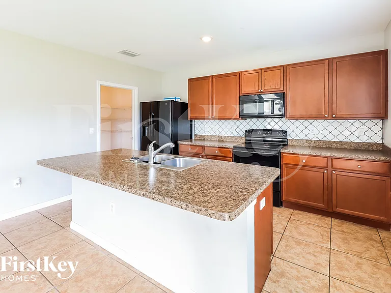 3816 Crystal Dew St — Photo 4