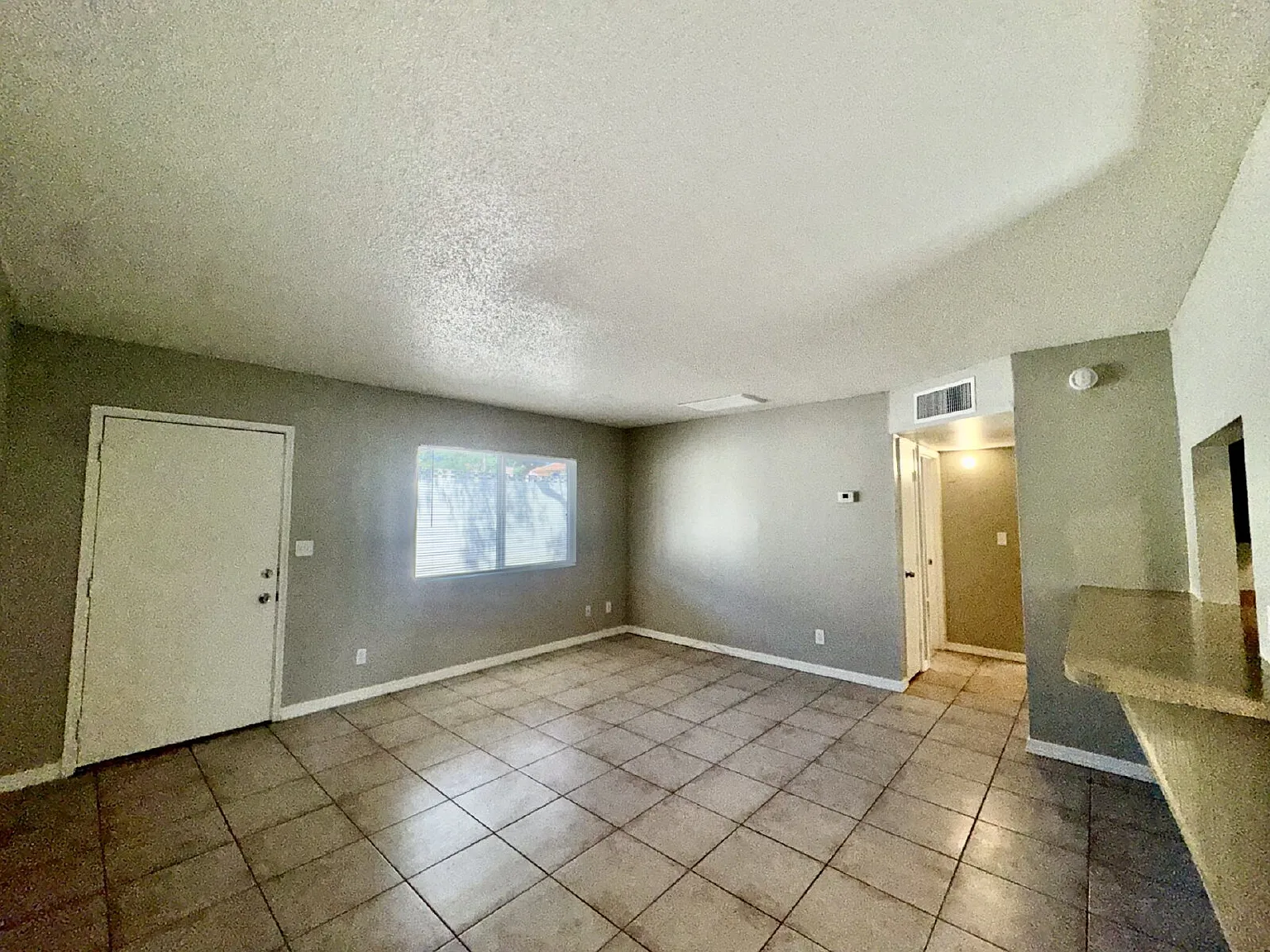 2 bed, 1.0 bath, 833 sqft, $1,275 — Photo 3