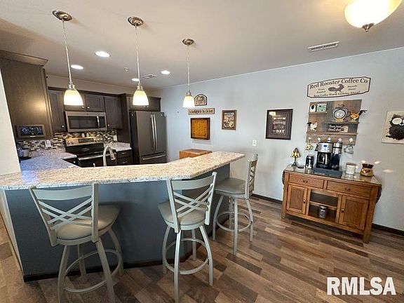 3rd image of 320 E Franklin St #104