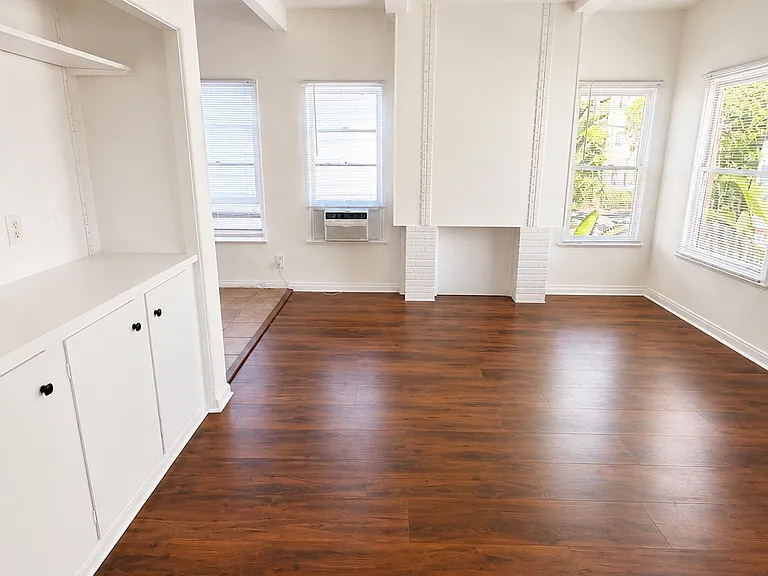 152 S Maple Dr #7 — Photo 2