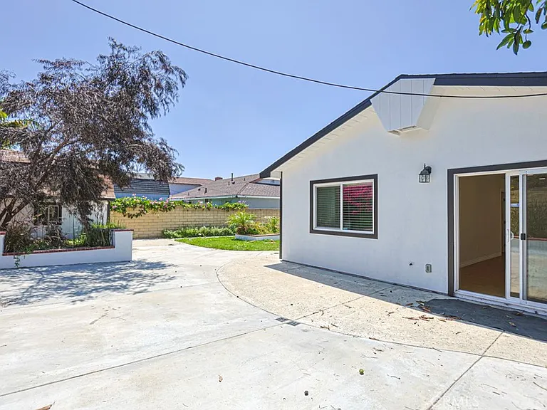 11851 Wisteria Ave — Photo 44