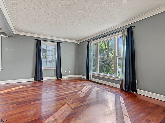 5th image of 621 N Willow St