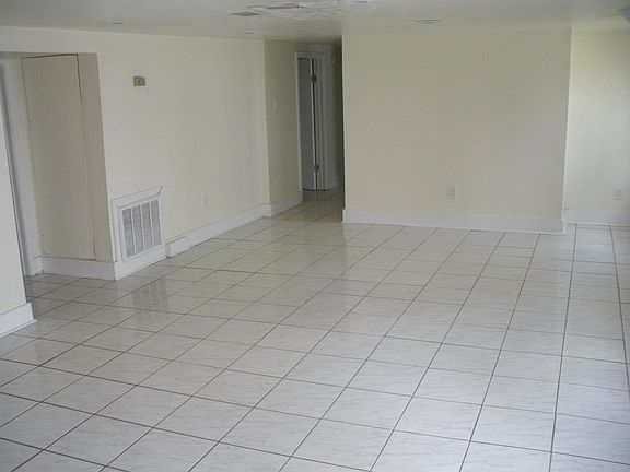 4th image of 1922 Broadway St #A