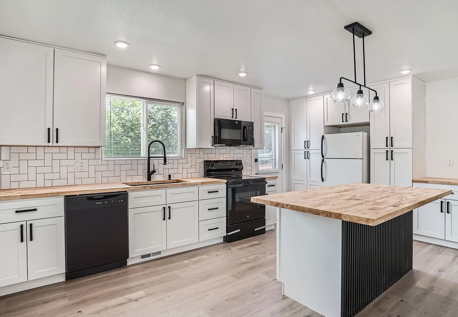 12340 Viewpoint Dr — Photo 1