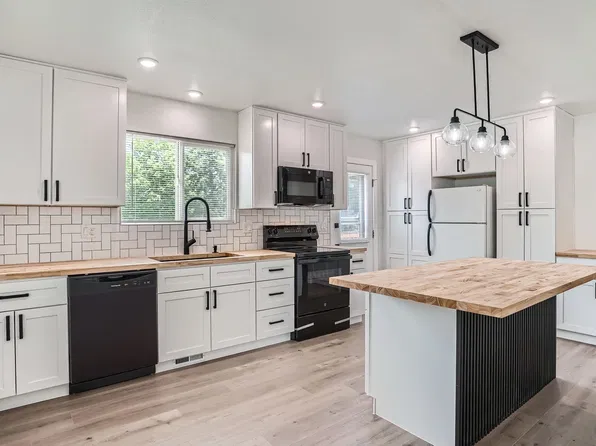 12340 Viewpoint Dr, Golden, CO 80401