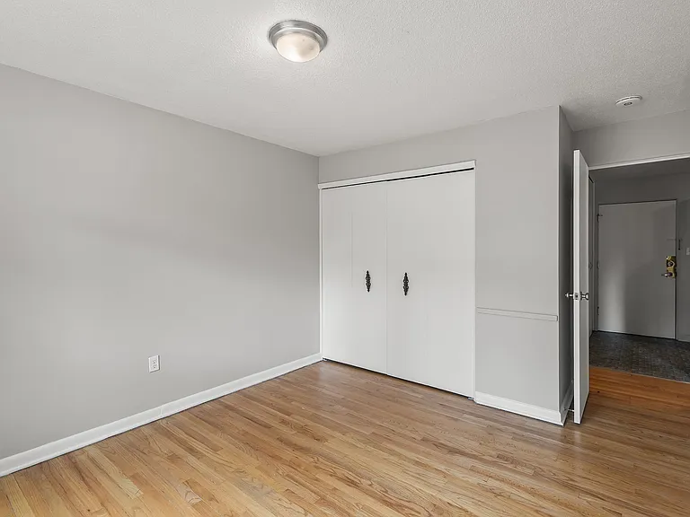 Kent Apartments — Photo 39