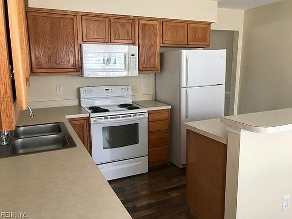 2nd image of 15064 Wineberry Ct