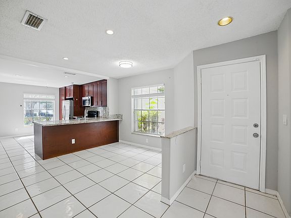 5th image of 943 Jade Ct