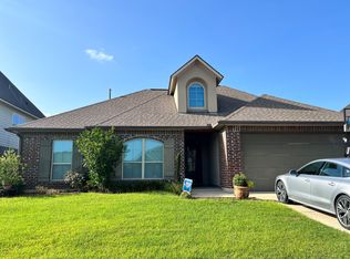 227 Forest Grove Dr, Youngsville, LA 70592