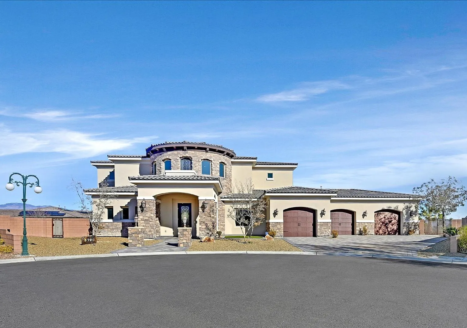Custom Luxury Home with Strip and Mountain Views! — Photo 1