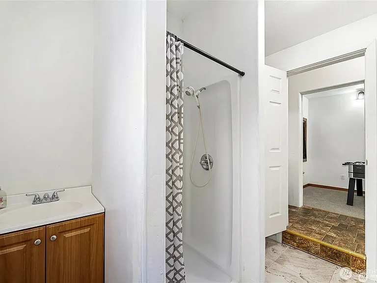 330 Keechelus Dr — Photo 23