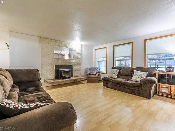 3rd image of 14504 NE Douglas Fir Ct
