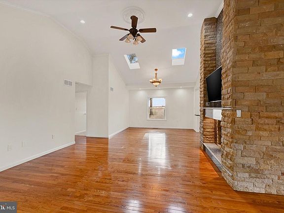 5th image of 1809 Mitchell Dr
