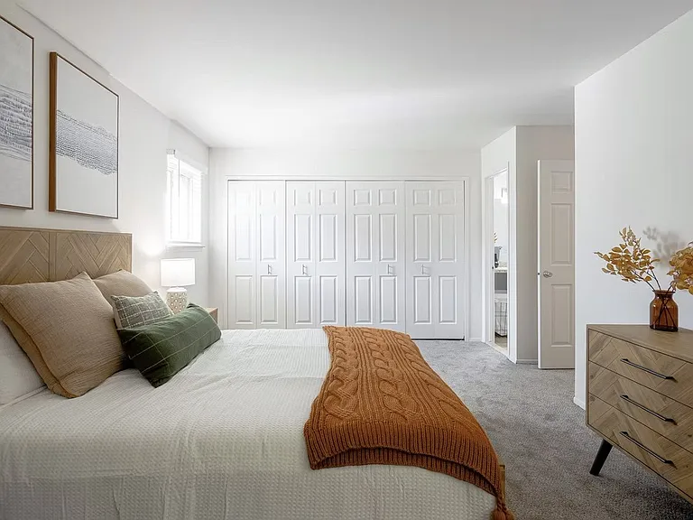 Meadowbrook Village Apartments — Photo 9