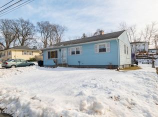 3 Mayflower Dr, Albany, NY 12205