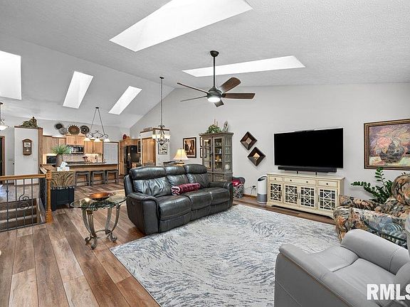 5th image of 4256 Woodfield Dr