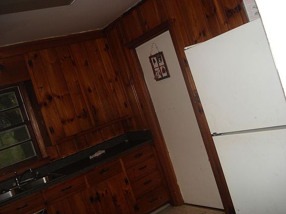 3rd image of 824 Williams St