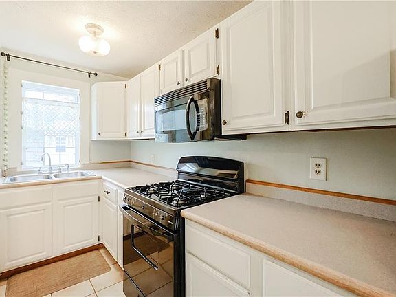 4th image of 65 Milton Ave