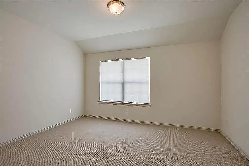 3 bed, 2.5 bath, 2262 sqft, $3,000 — Photo 2