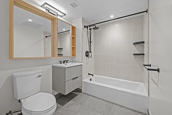 Bathroom, photo 1