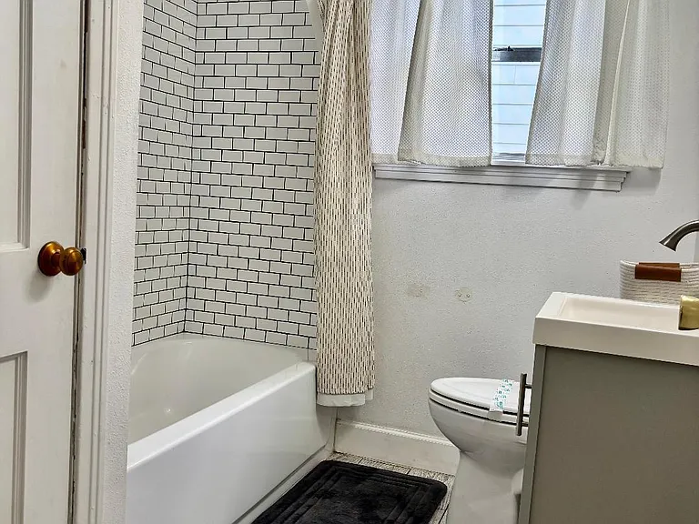1911 Tabor St — Photo 10