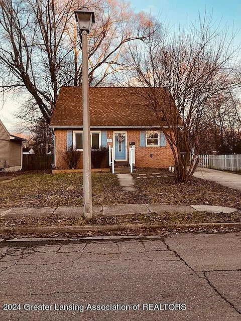 2317 Alpha St photo 1