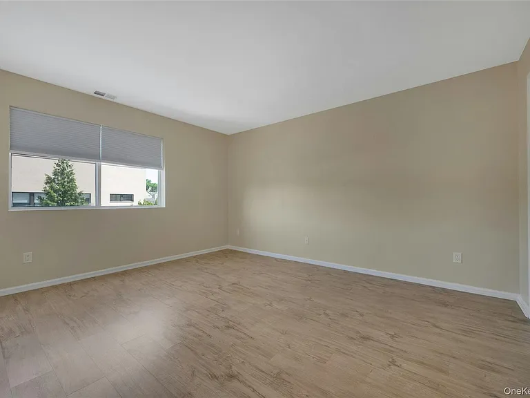 19 Edison Pl #2 — Photo 11