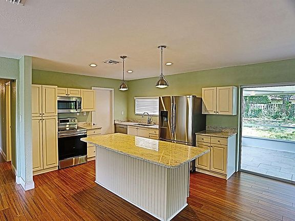 2nd image of 2545 Lake Ellen Dr
