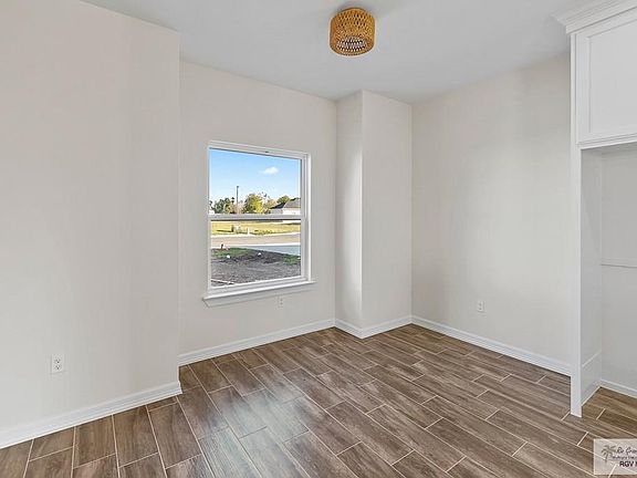 5th image of 468 Marcelo St
