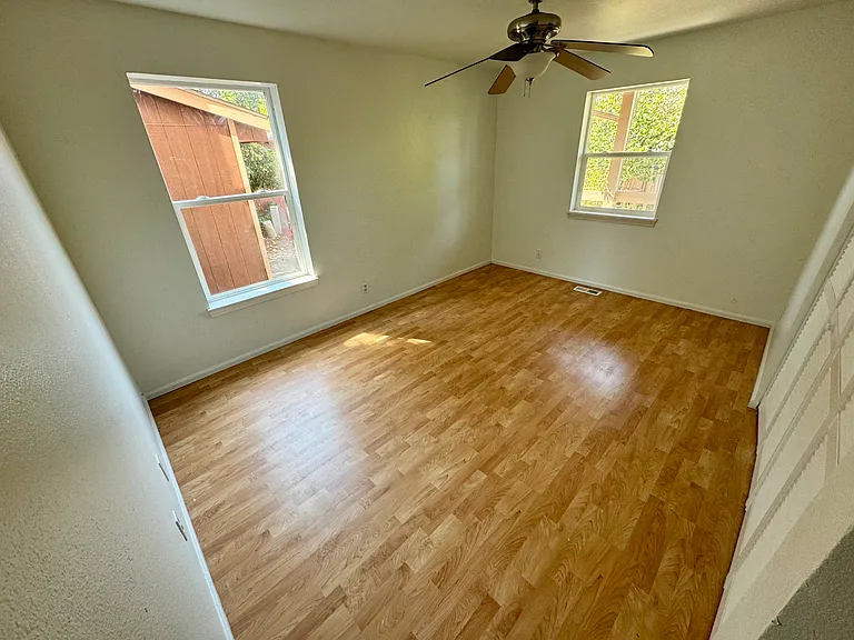 1094 NE Conifer Blvd #1 — Photo 5
