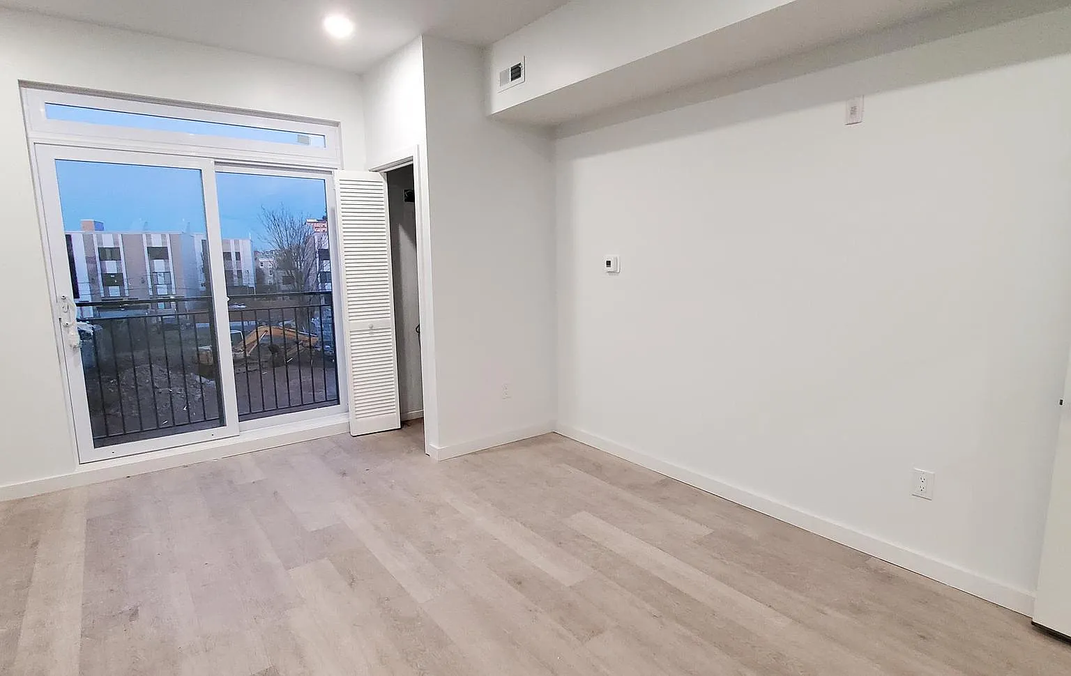 1 bed, 1.0 bath, 700 sqft, $1,250 — Photo 2