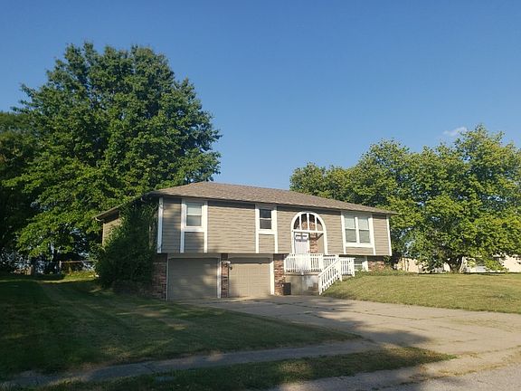 3rd image of 3013 S Sweet Briar Dr