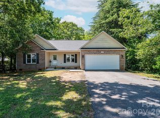 1919 2nd Ave SW, Hickory, NC 28602