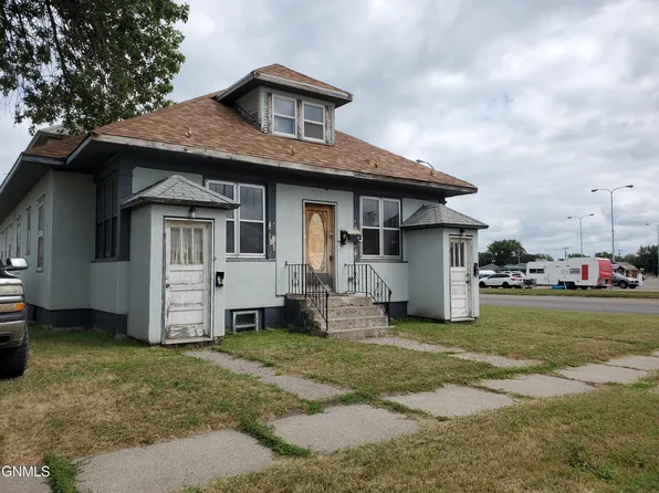 923 4th Ave SE, Jamestown, ND 58401
