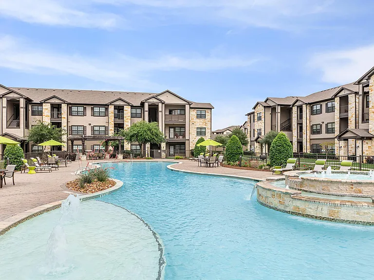 Willow Creek Apartments — Photo 6