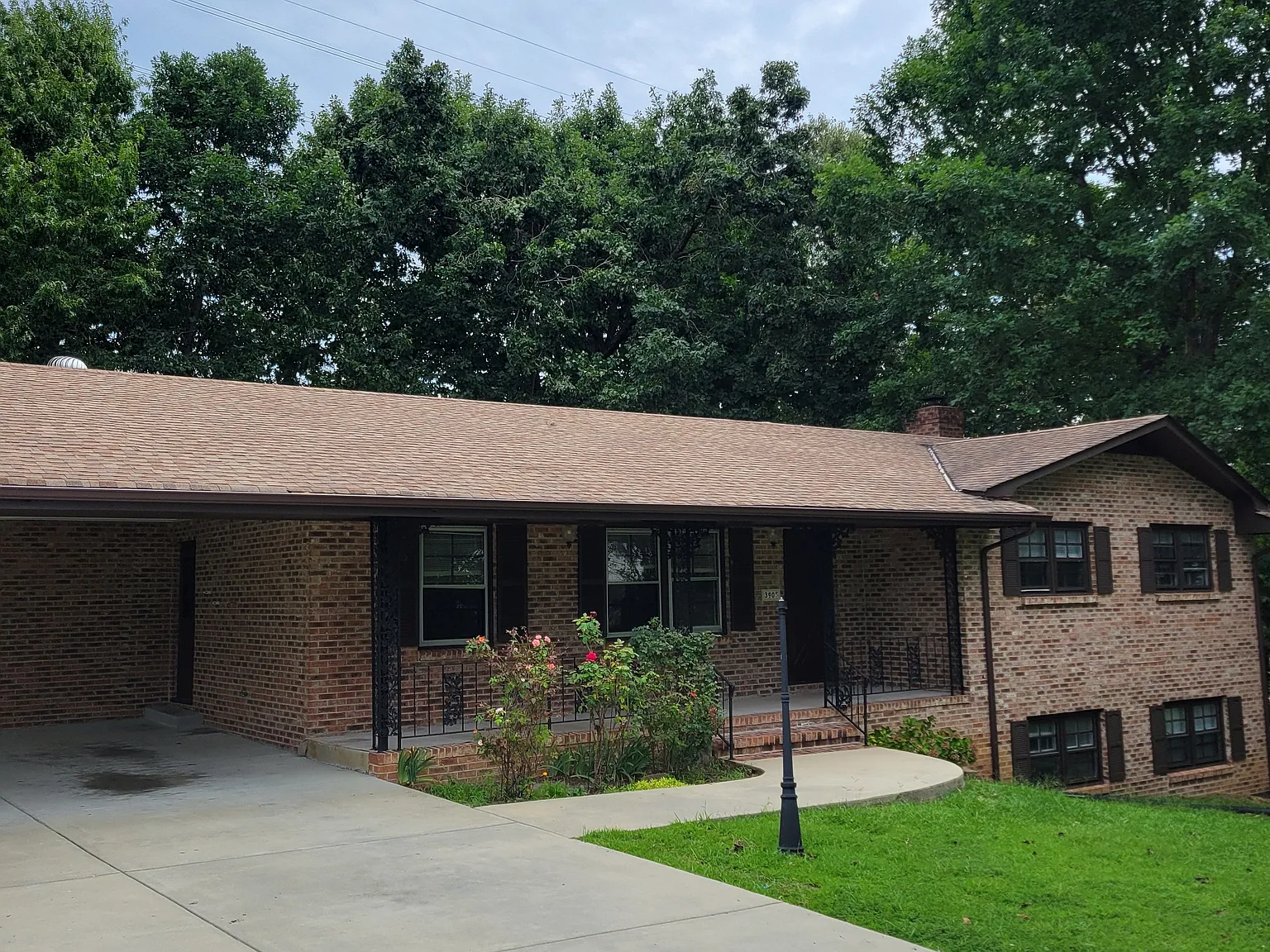 4 bed, 2400 sqft, $2,300 — Photo 2