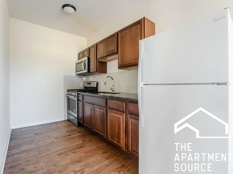 2712 N Milwaukee Ave #310