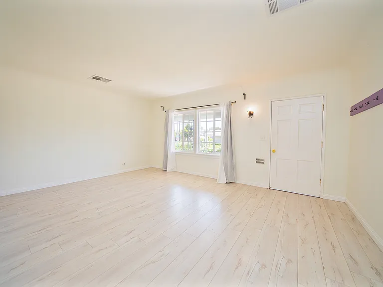 349 E Newman Ave #A — Photo 19