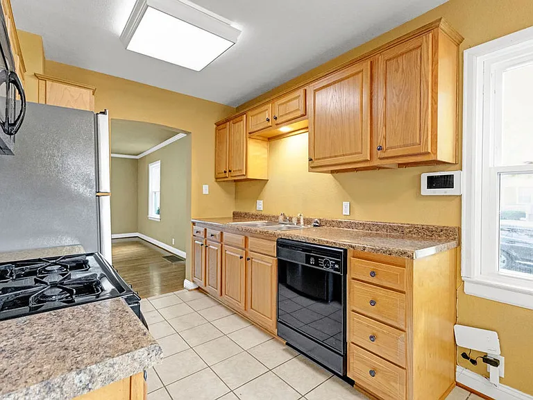 2815 Francis St — Photo 12