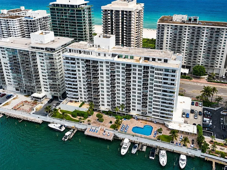 5700 Collins Ave #3A — Photo 6